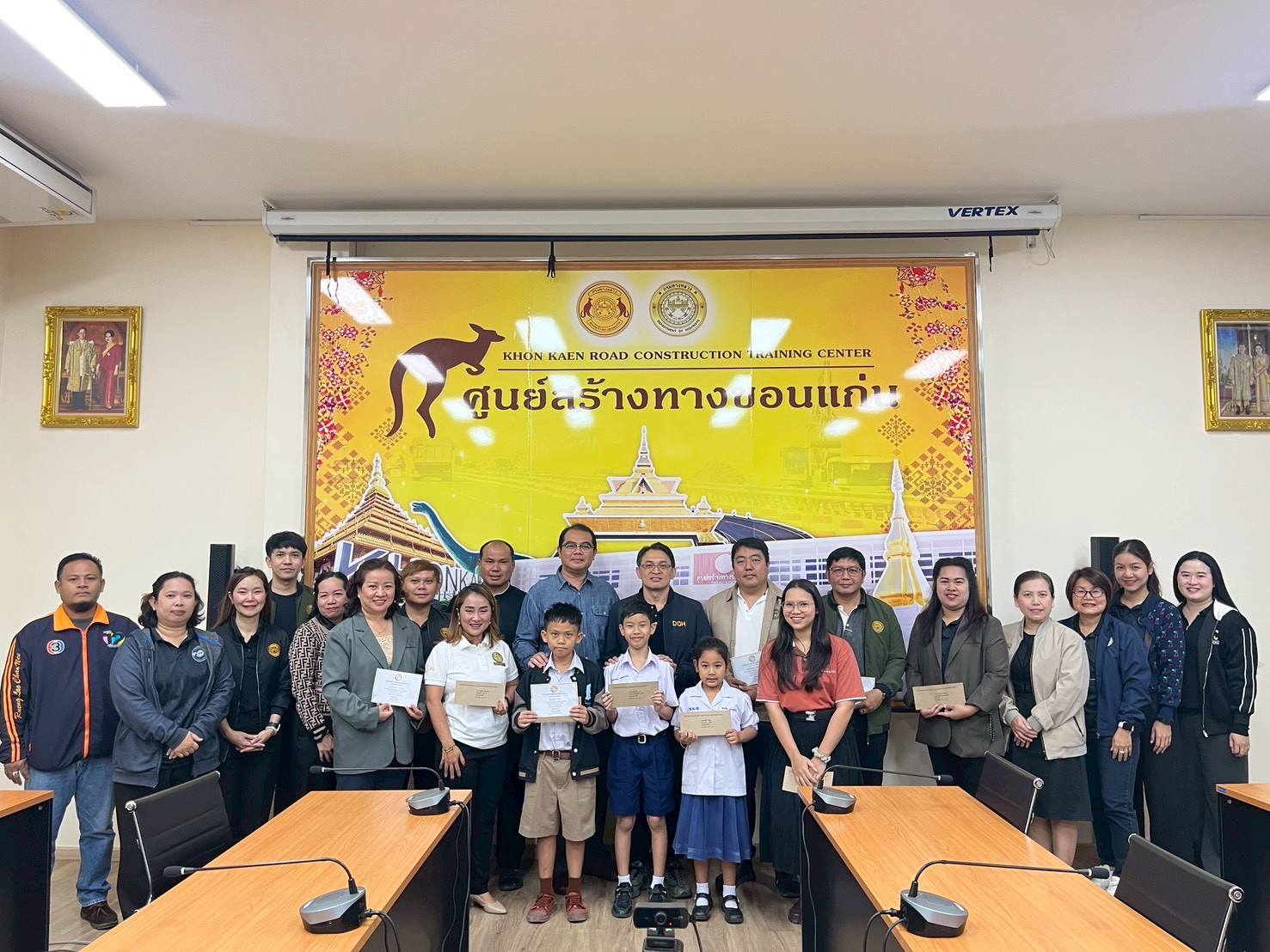 วันที่13 มกราคม 2569 นายนรภัทร ตรีศิริโชติ ผู้อำนวยการศูนย์สร้างทางขอนแก่น เป็นผู้แทนมอบทุนส่งเสริมการศึกษาบุตรสมาชิกสหกรณ์ออ